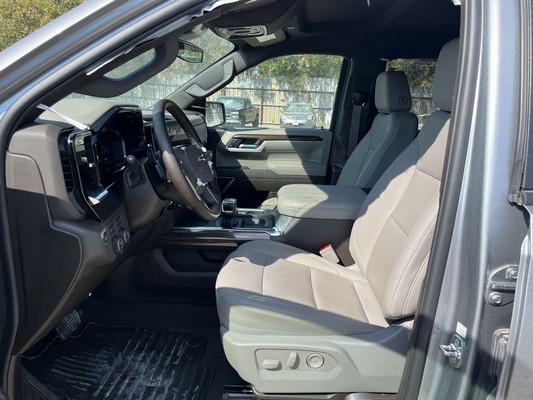 2025 Chevrolet Silverado - photo 16
