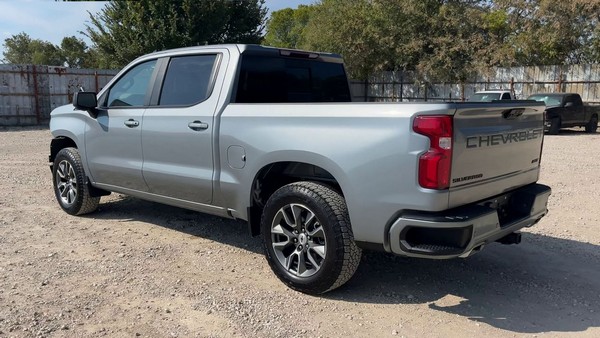 2025 Chevrolet Silverado - photo 3
