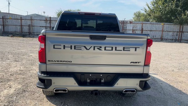 2025 Chevrolet Silverado - photo 4