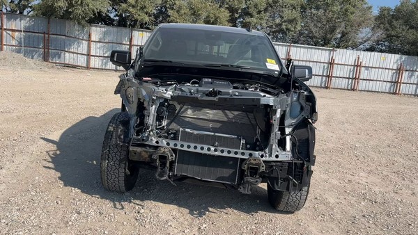 2025 Chevrolet Silverado - photo 8