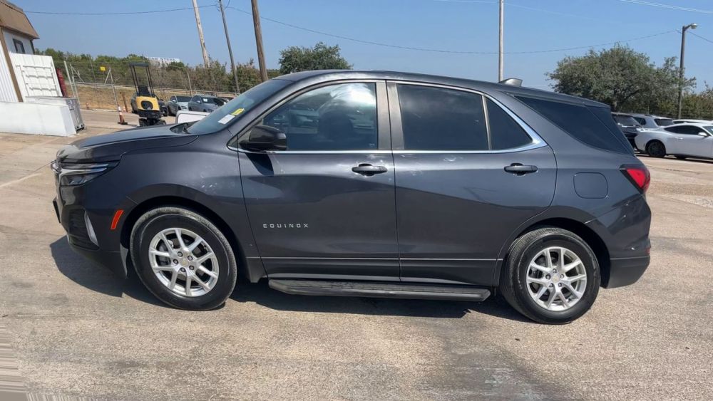 2022 Chevrolet EQUINOX LT - photo 2