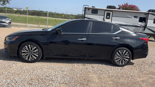 2024 Nissan Altima - photo 2