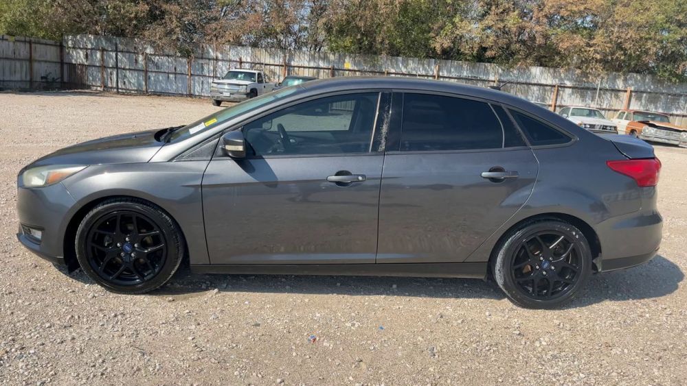 2016 Ford FOCUS SE - photo 2