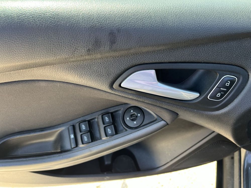 2016 Ford FOCUS SE - photo 23