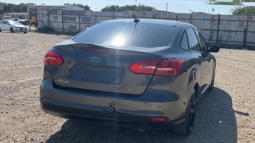 2016 Ford FOCUS SE - photo 5