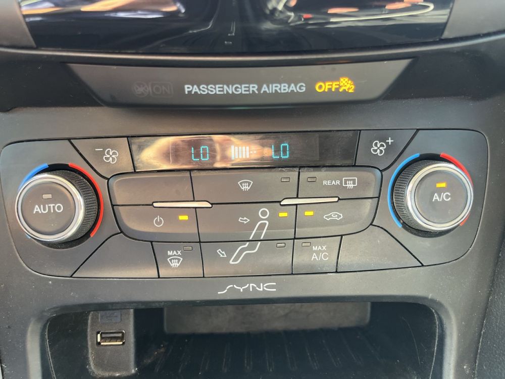 2016 Ford FOCUS SE - photo 10
