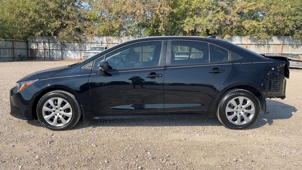 2025 Toyota Corolla - photo 2