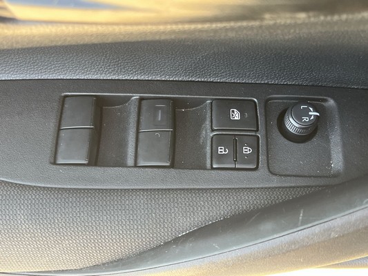 2025 Toyota Corolla - photo 21