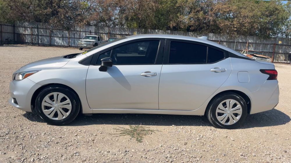 2021 Nissan VERSA SV - photo 2