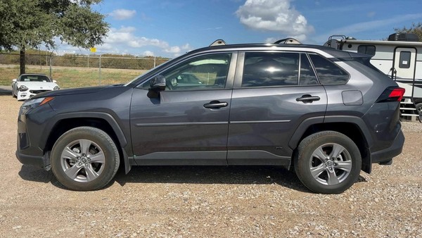 2024 Toyota Rav4 - photo 2