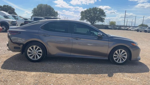 2022 Toyota Camry - photo 6