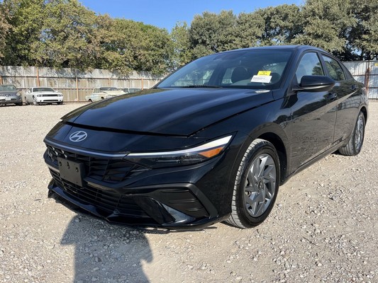 2024 Hyundai Elantra - photo 1
