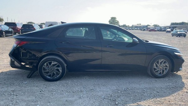 2024 Hyundai Elantra - photo 6