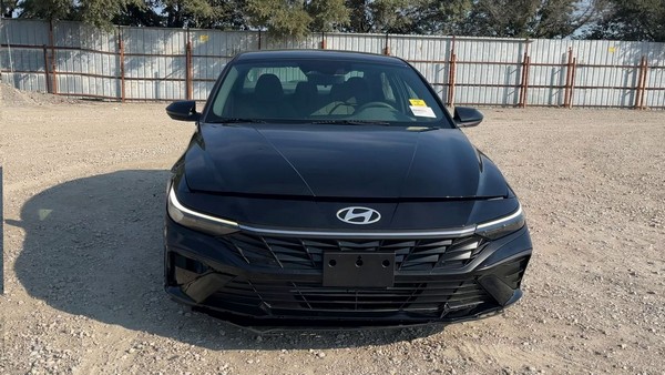 2024 Hyundai Elantra - photo 8