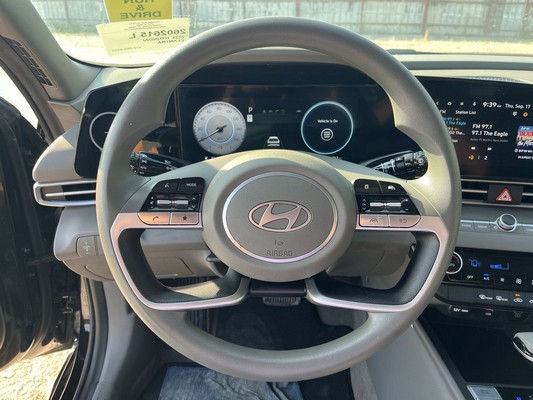 2024 Hyundai Elantra - photo 10