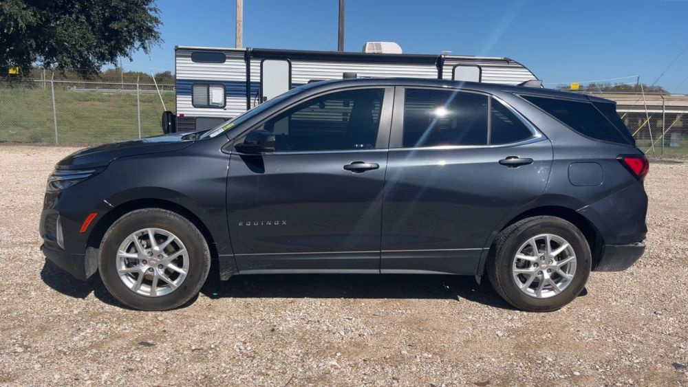 2023 Chevrolet EQUINOX LT - photo 2