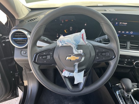 2025 Chevrolet TRAX FWD LT - photo 11