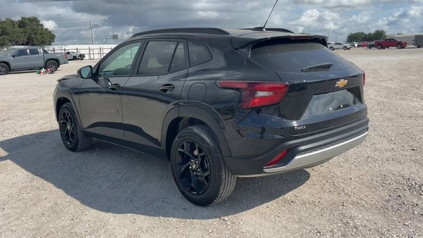 2025 Chevrolet TRAX FWD LT - photo 3