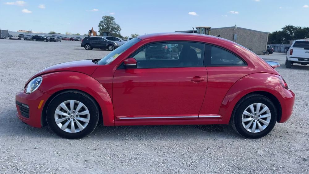 2019 Volkswagen BEETLE S - photo 2