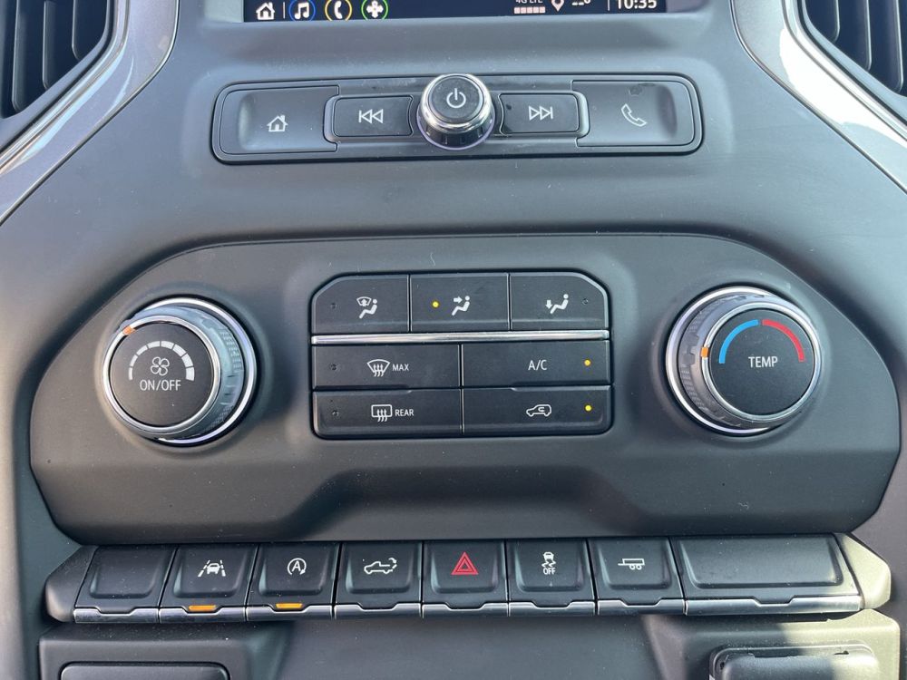2025 Chevrolet Silverado - photo 16