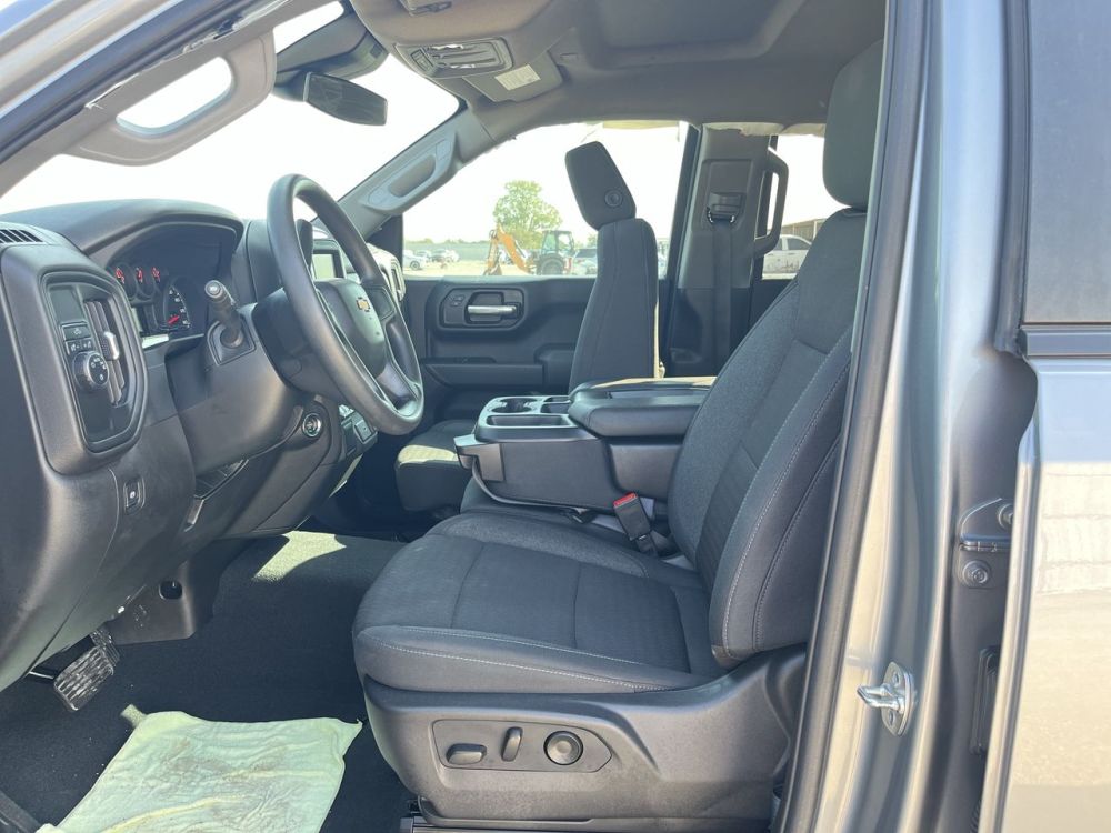 2025 Chevrolet Silverado - photo 18