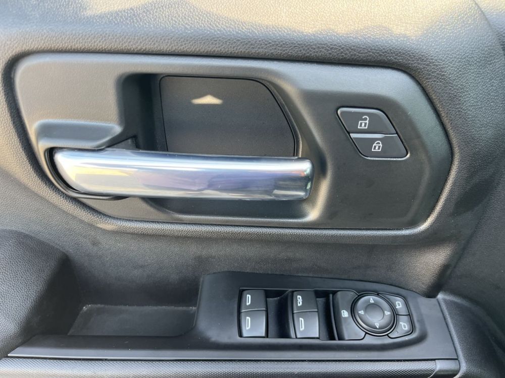 2025 Chevrolet Silverado - photo 20