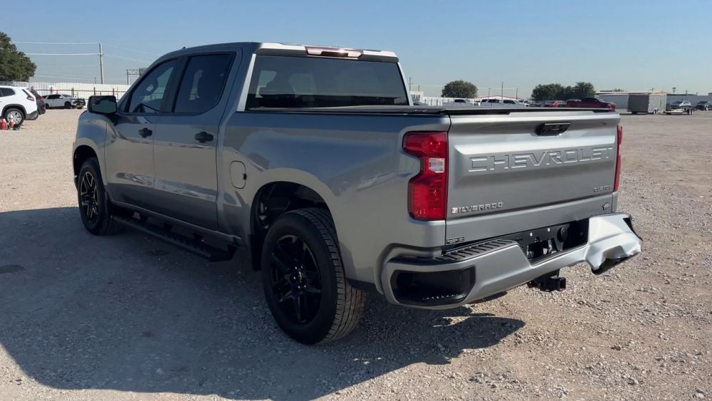 2025 Chevrolet Silverado - photo 3