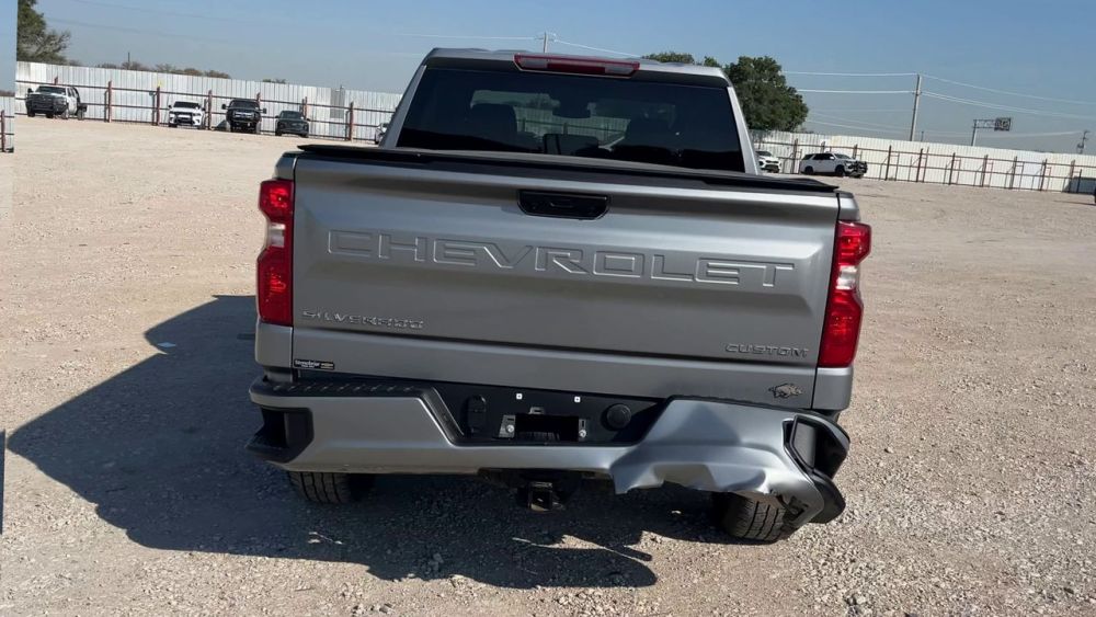 2025 Chevrolet Silverado - photo 4