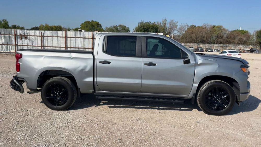 2025 Chevrolet Silverado - photo 6