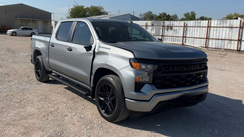 2025 Chevrolet Silverado - photo 7