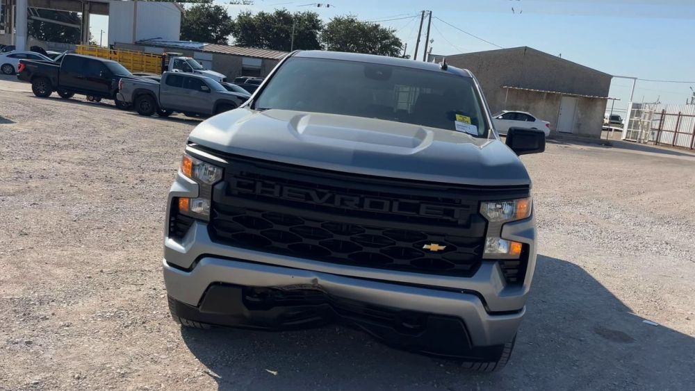2025 Chevrolet Silverado - photo 8
