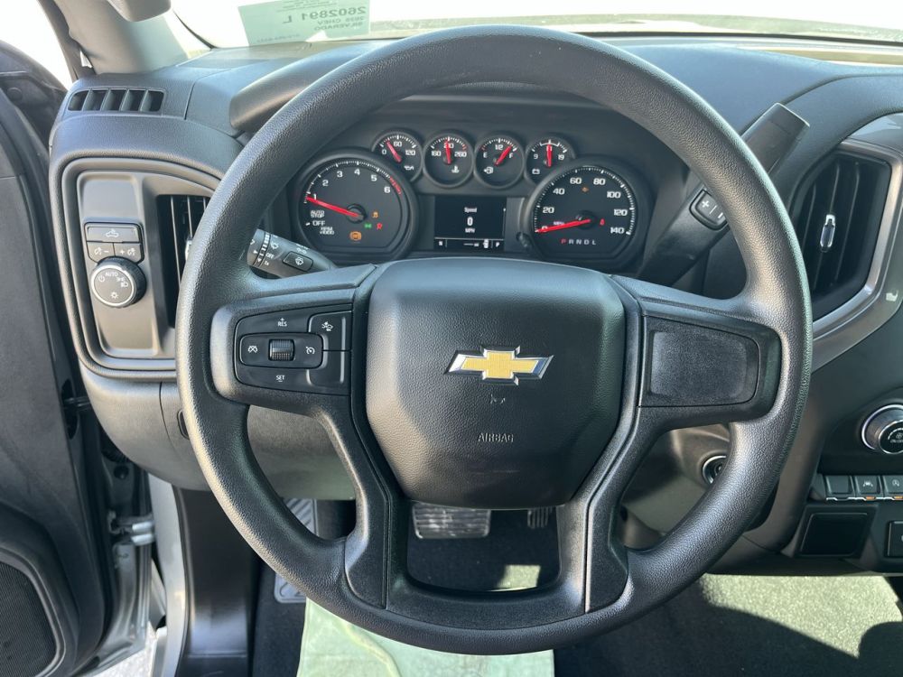 2025 Chevrolet Silverado - photo 9