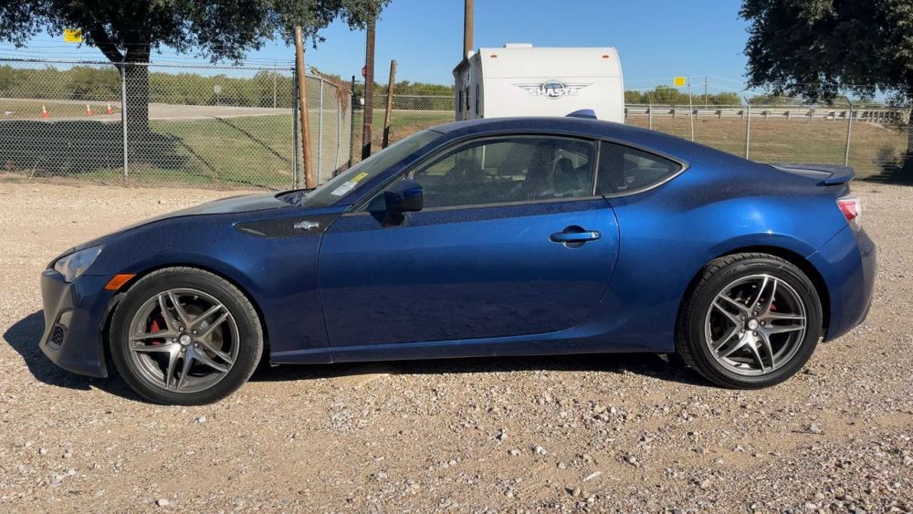 2013 Toyota SCION FR-S BASE - photo 2