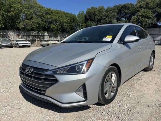 2019 Hyundai Elantra - photo 1