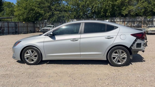 2019 Hyundai Elantra - photo 2