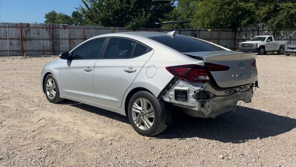 2019 Hyundai Elantra - photo 3