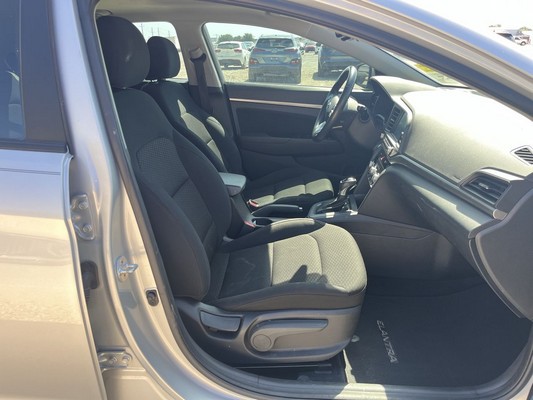 2019 Hyundai Elantra - photo 24