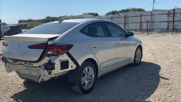 2019 Hyundai Elantra - photo 5