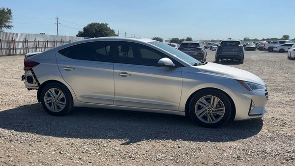 2019 Hyundai Elantra - photo 6