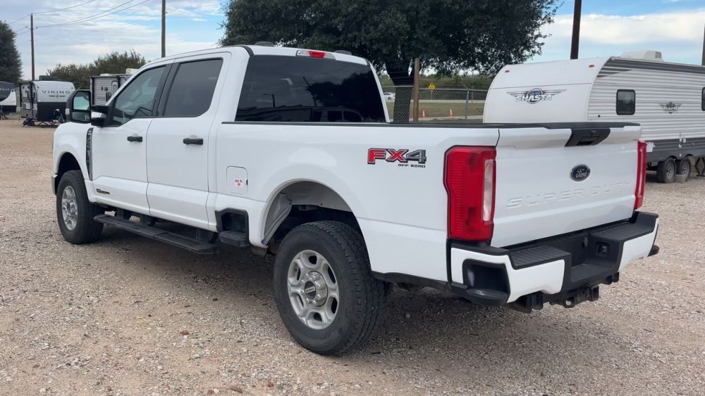 2025 Ford F250 - photo 3