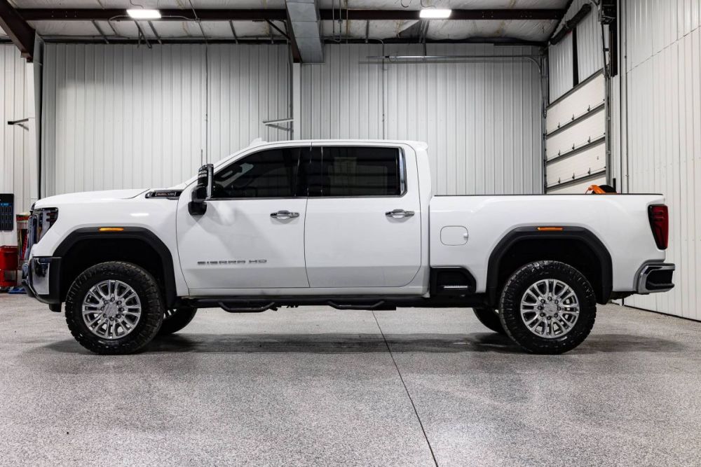 2025 GMC Sierra 2500HD SLT 4WD - photo 2