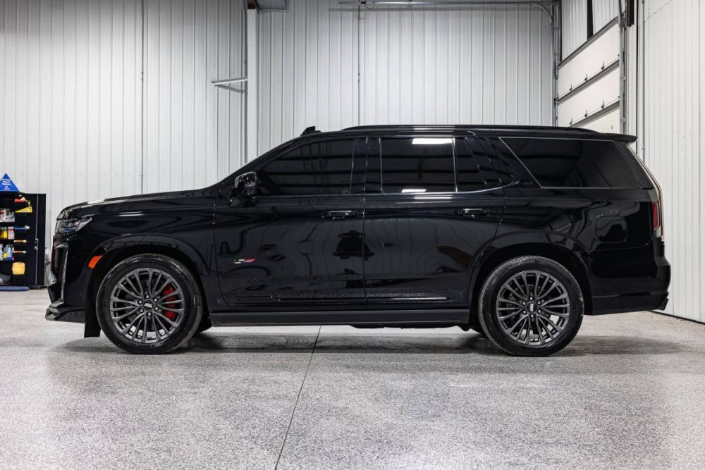 2023 Cadillac Escalade-V 4WD - photo 2