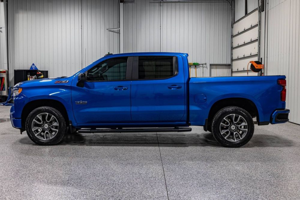 2022 Chevrolet Silverado 1500 RST 4WD - photo 2