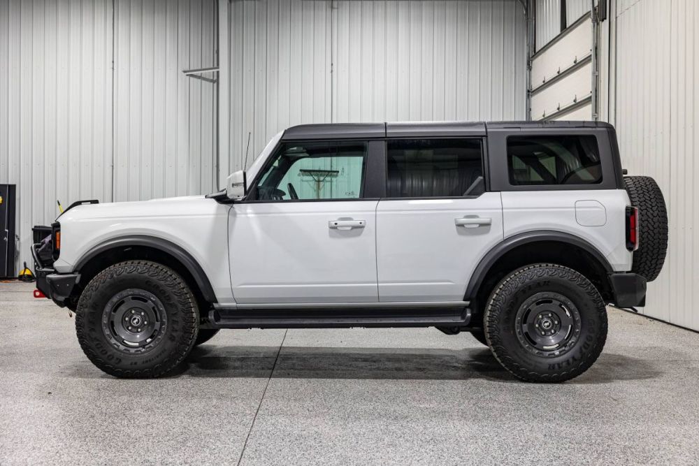 2025 Ford Bronco Outer Banks 4WD - photo 2