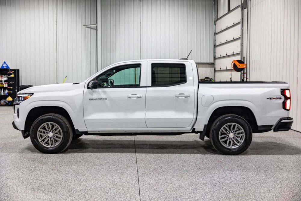 2026 Chevrolet Colorado LT 4WD - photo 2