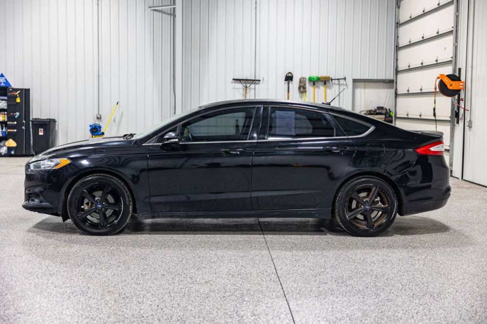 2016 Ford Fusion SE FWD - photo 2