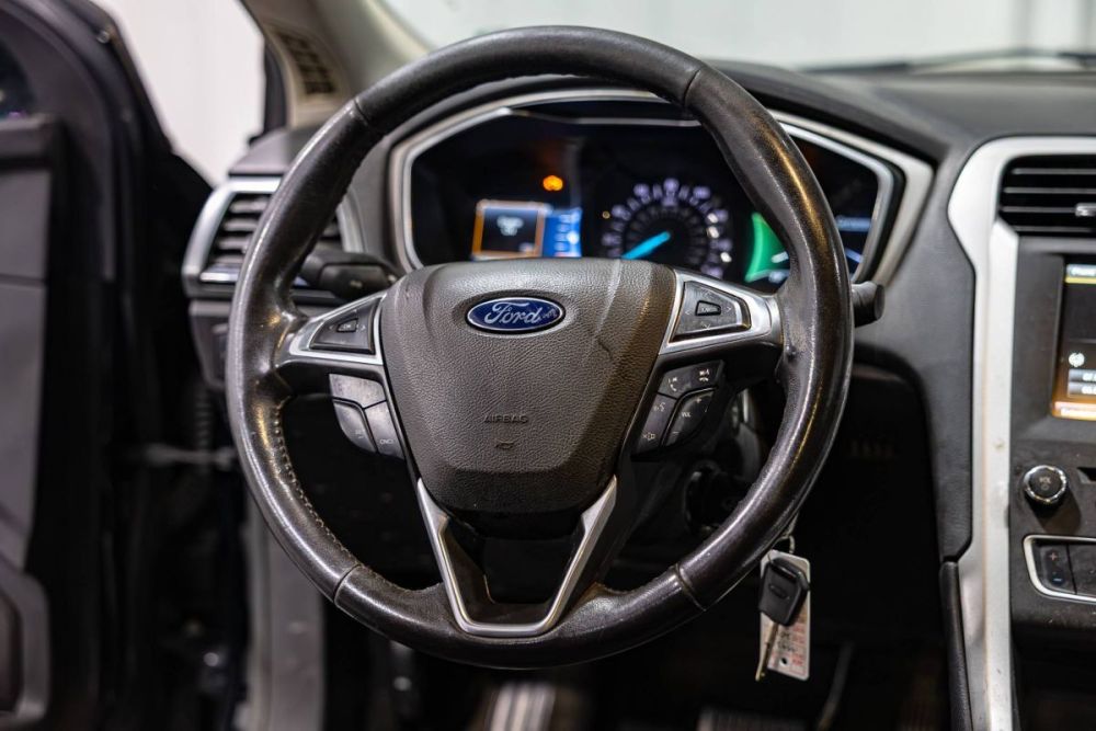 2016 Ford Fusion SE FWD - photo 11