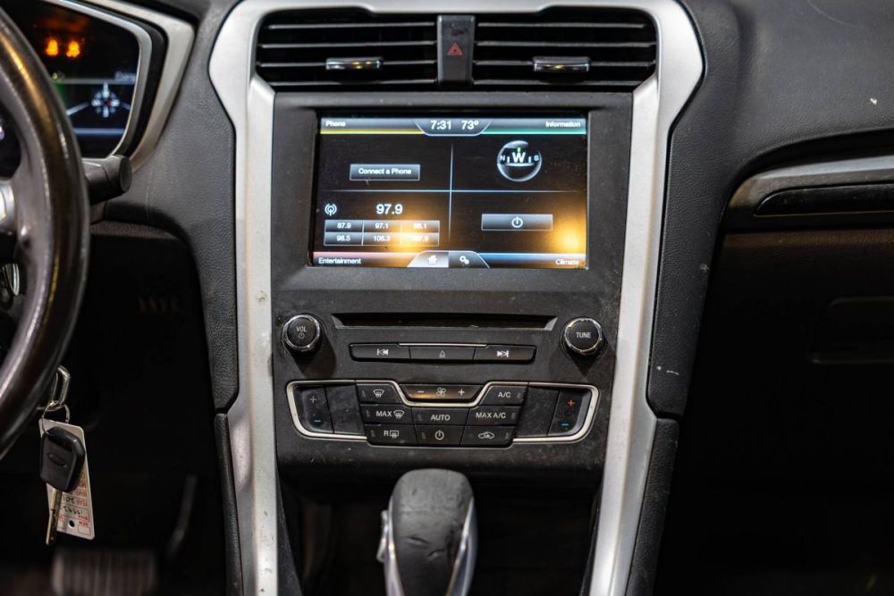 2016 Ford Fusion SE FWD - photo 12