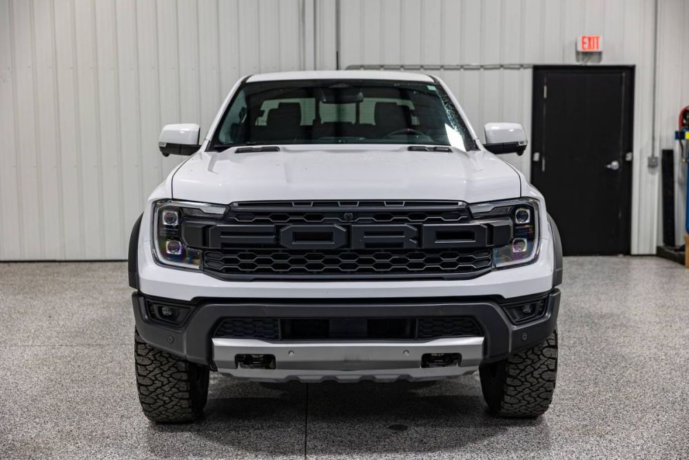 2025 Ford Ranger Raptor 4WD - photo 2