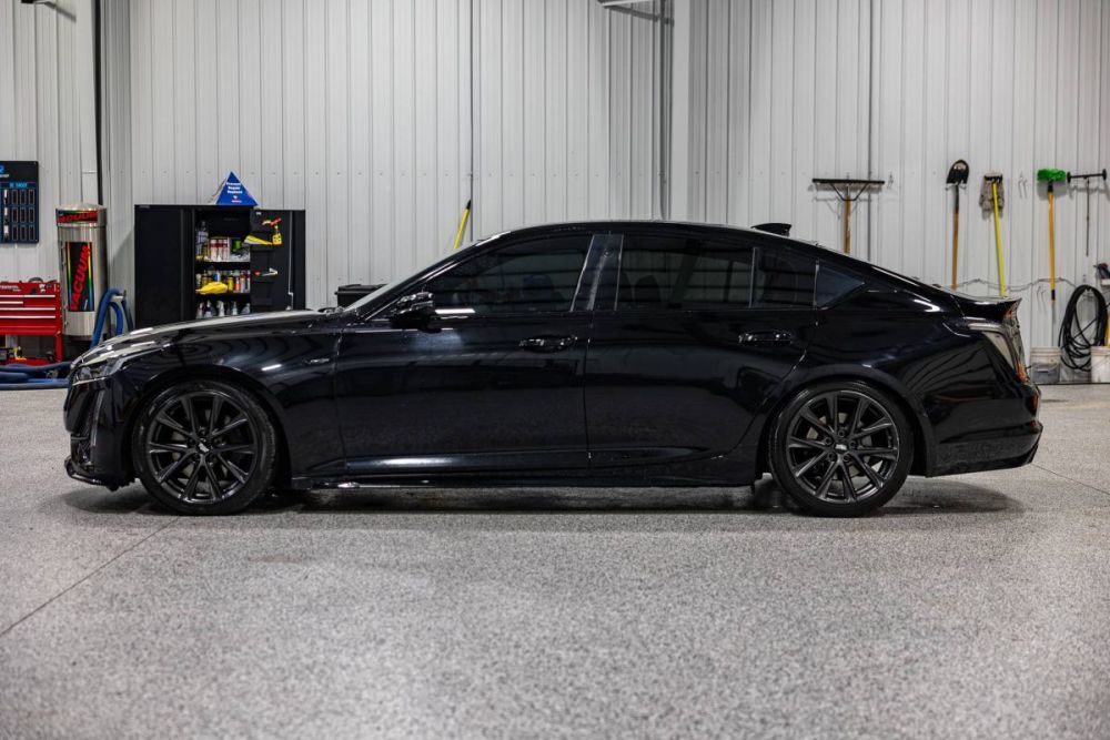 2022 Cadillac CT5-V RWD - photo 2